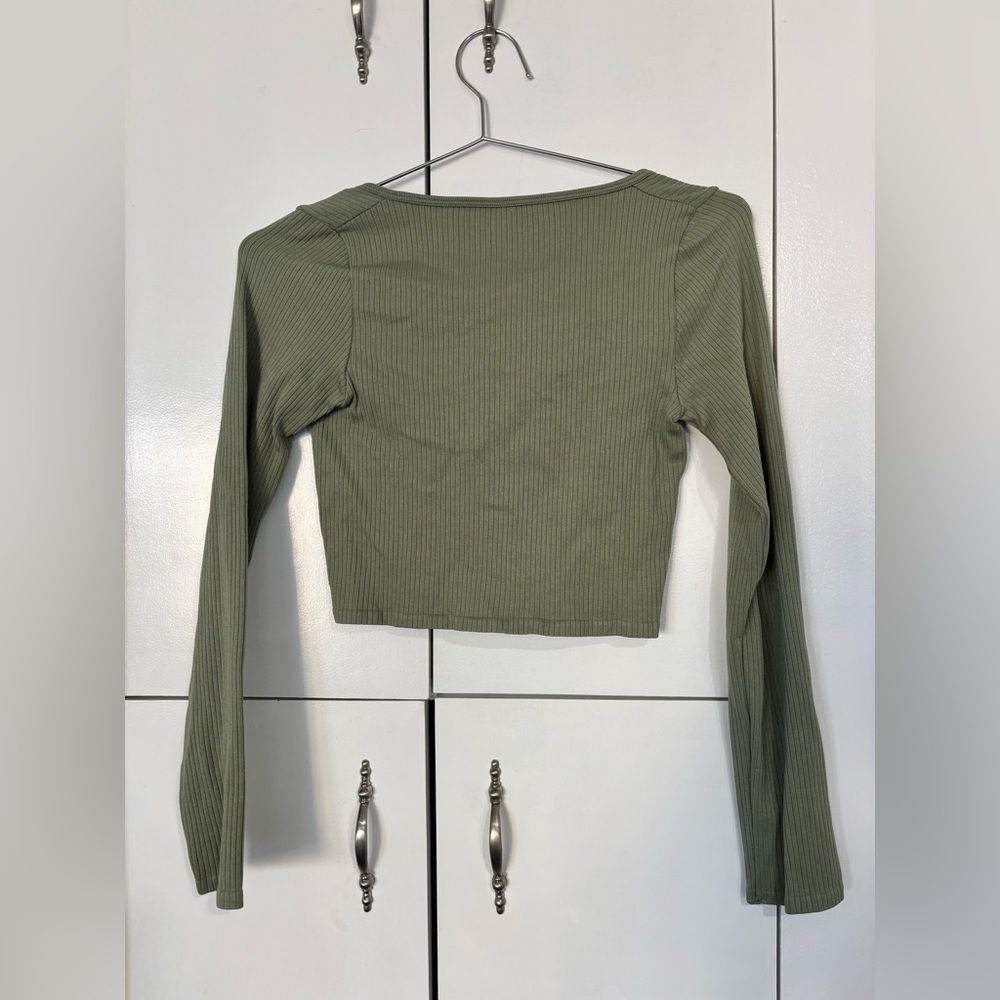 Ribbed Snap-Front Olive Long-Sleeve Crop Top - Picture 3 of 3
